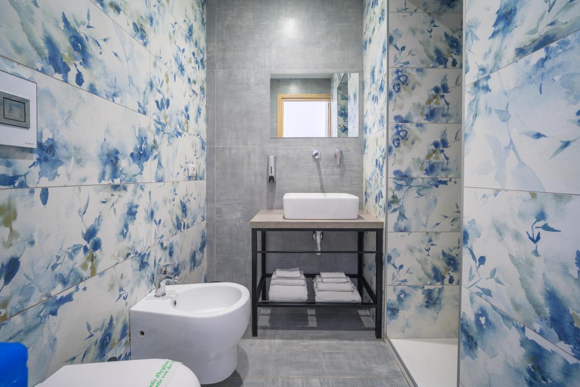 Room 65 Катания Экстерьер фото