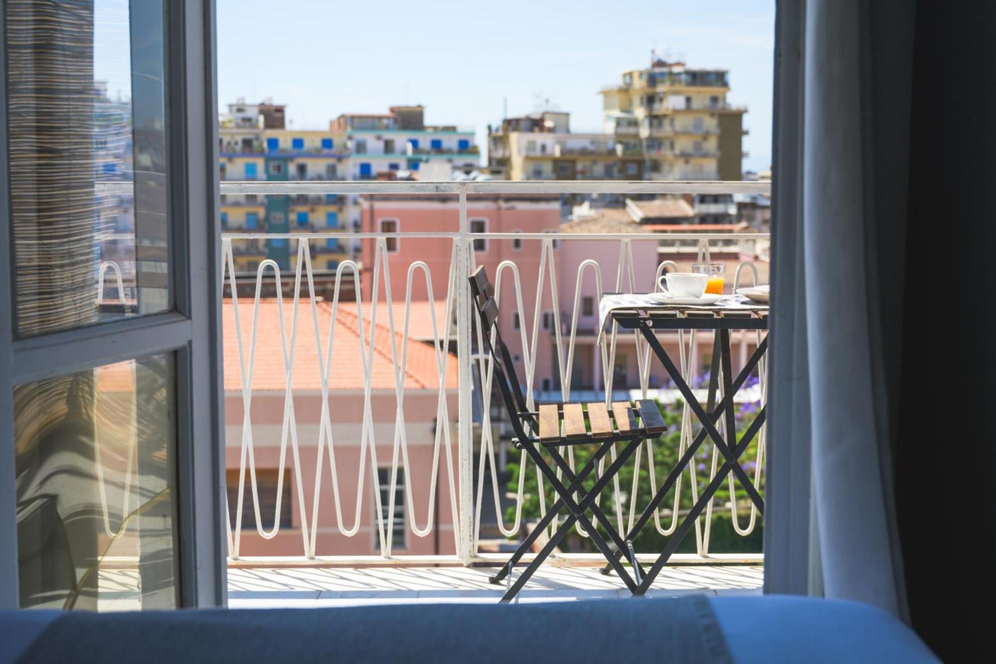 Room 65 Катания Экстерьер фото